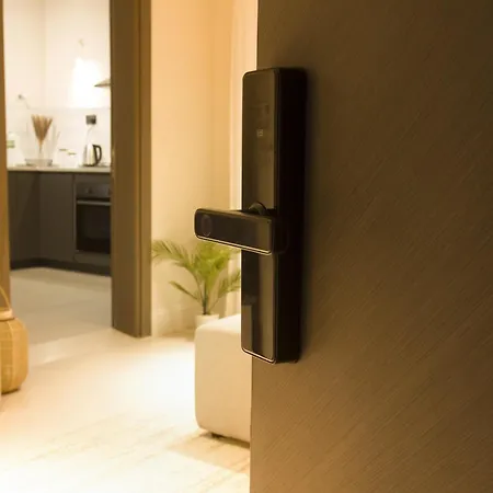 Modern Luxurious 1Br, Penthouse Bliss Apartment Seeb Exterior photo